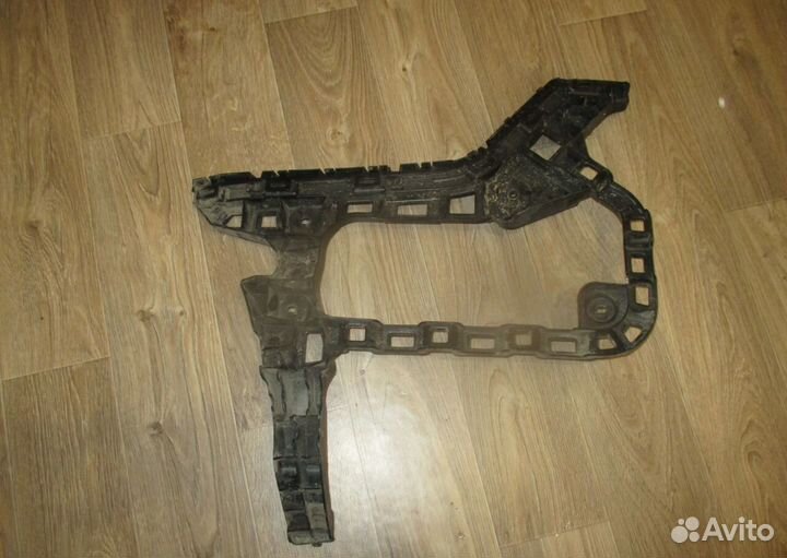 Кронштейн бампера Фольксваген Пассат 3G5807355