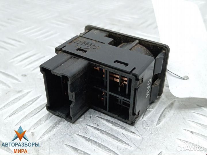 Кнопка (выключатель) Nissan Navara D22 рест. 2005