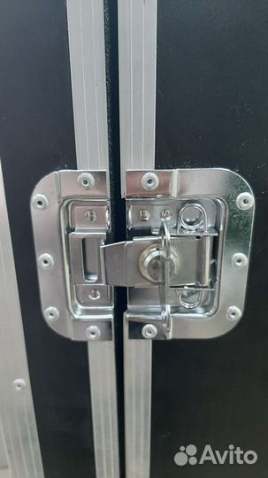 Большой кейс, чемодан на колестках