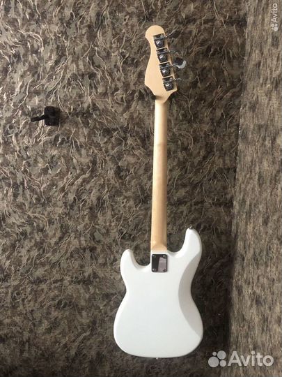 Бас гитара Rockdale