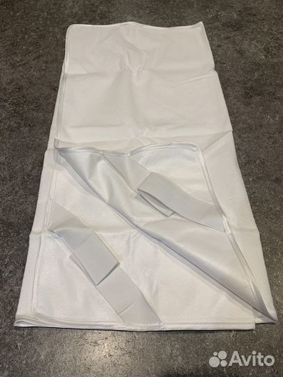 Наматрасник на кроватку с резинками на углах