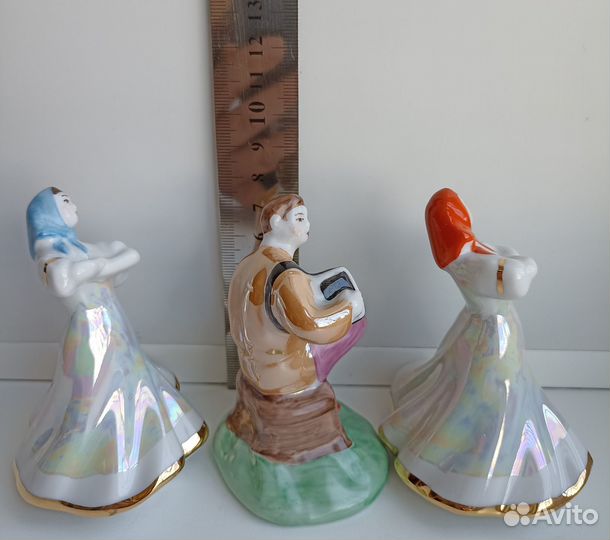 Дулево Фарфоровая статуэтка Русский перепляс три
