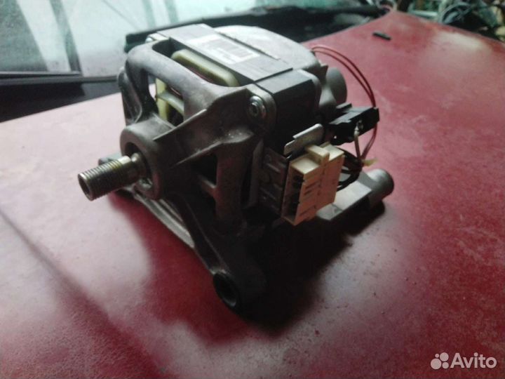 Двигатель стиральной машины Ariston