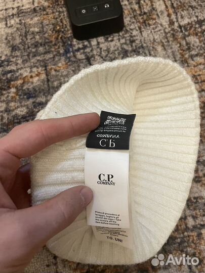 Шапка cp company с линзой