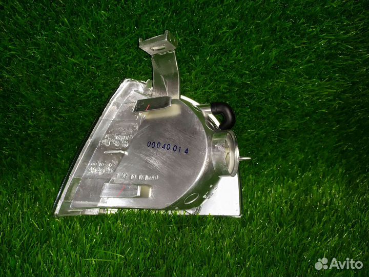 Поворотник правый Skoda Octavia