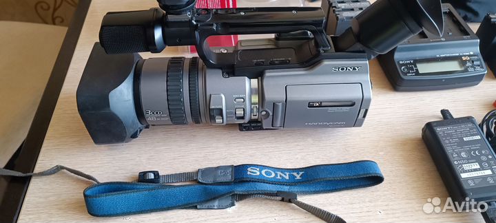Видеокамера профессиональная sony DSR-VX2100E