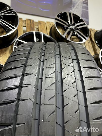 Michelin Pilot Sport 4 S 235/40 R19 96Y