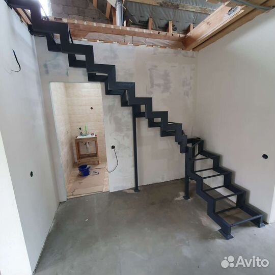 Металлокаркас лестницы