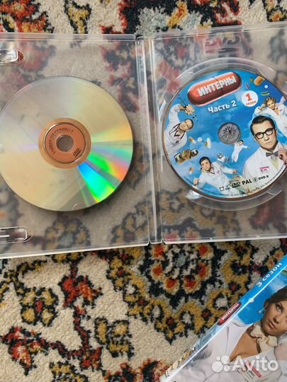 Двд диски с фильмами и сериалами