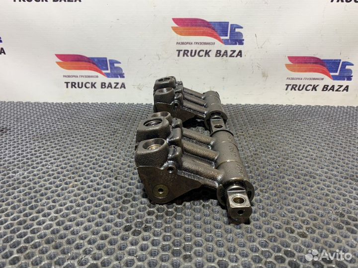 1891691 Вал рокеров