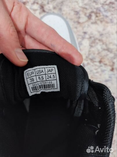 Кроссовки джордан на 38 р-р