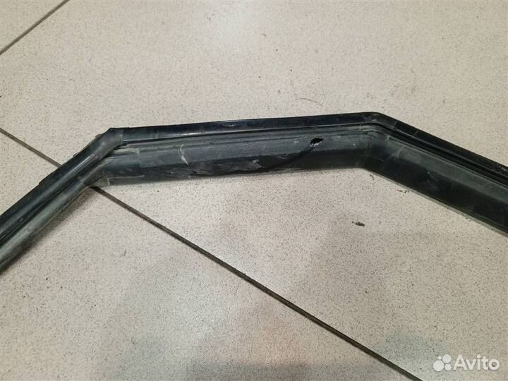 Уплотнитель стекла двери задней правой Chevrolet