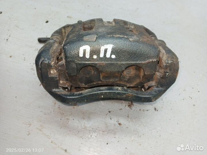 Суппорт тормозной передний правый Nissan Murano