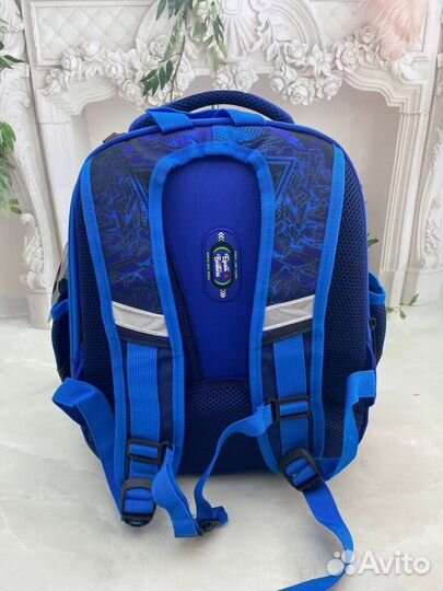 Рюкзак школьный для мальчика 1 - 4 класс