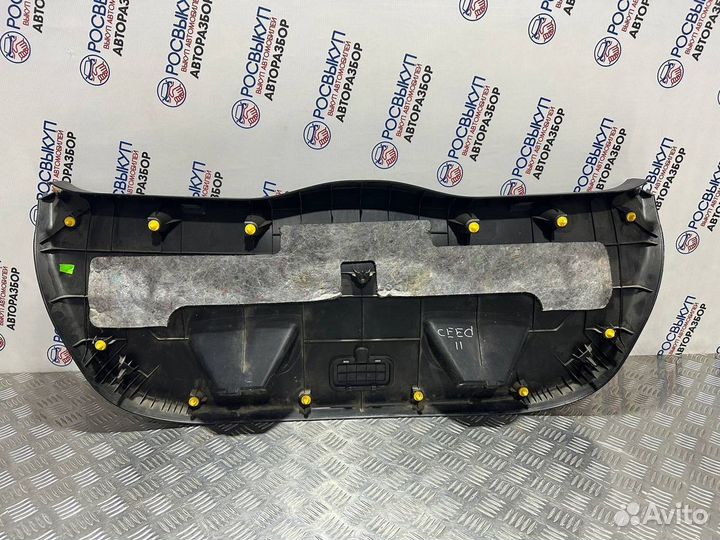 Обшивка крышки багажника Kia Ceed ED