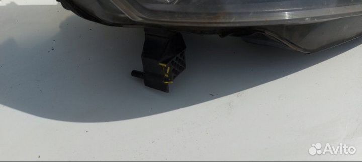 Фара галогеновая передняя правая Opel Zafira B