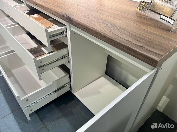 Кухонный гарнитур (кухни ), мебель в наличии