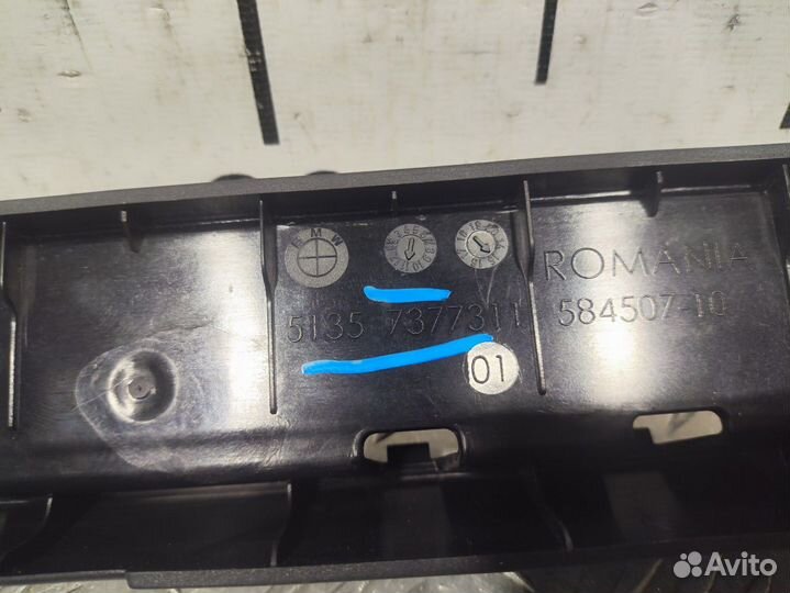 Б/У Адаптер шторки солнцезащитной задней ле#002