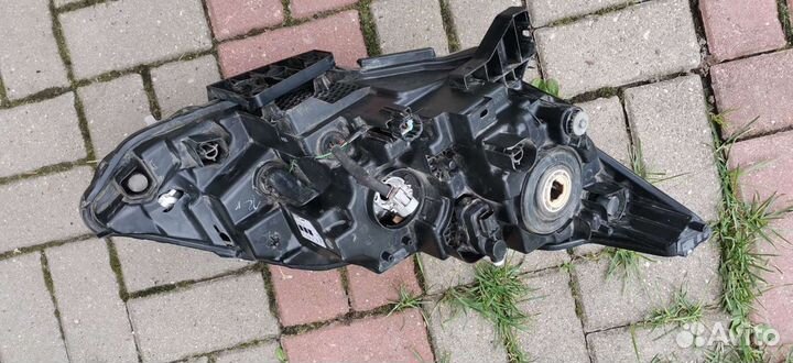 Левая фара Nissan Qashqai J11