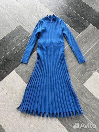 Платье в рубчик миди