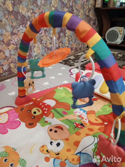 Развивающий коврик с пианино