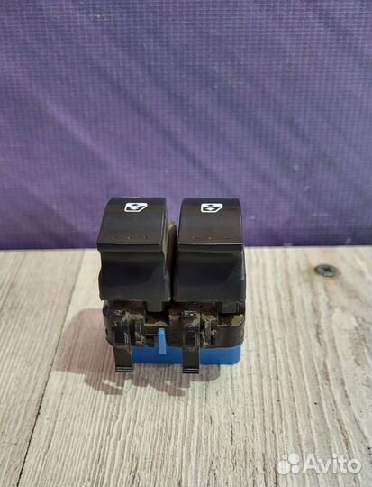 Блок кнопок стеклоподъемников Renault scenic 2 Лев