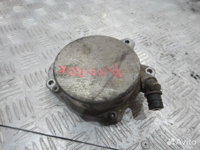 Насос вакуумный Amarok (10-16) /Crafter (06-16) 2