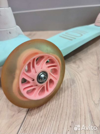 Самокат детский светящийся трехколесный бу