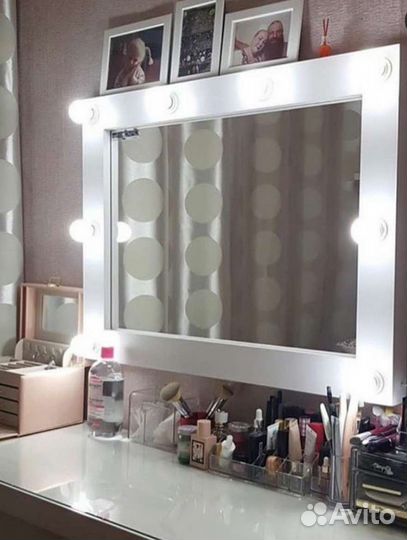 Гримерное зеркало с лампочками