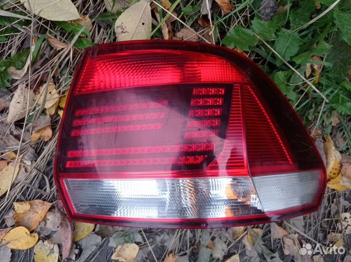Фонарь задний volkswagen polo sedan 2015