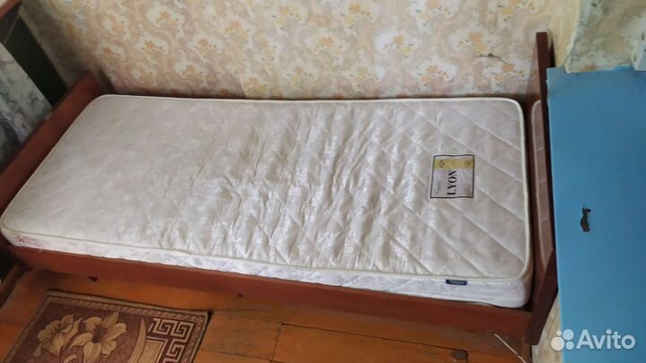 Кровать