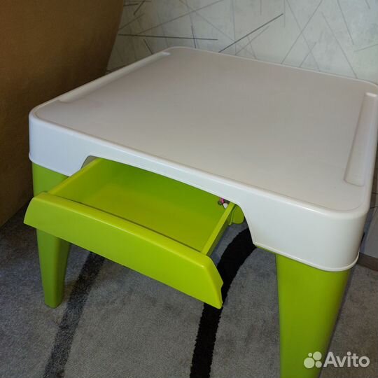 Стол детский пластиковый