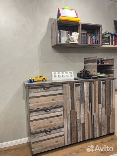 Кровать двухьярусная