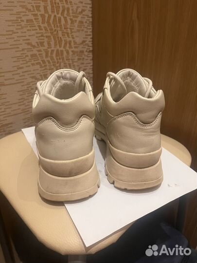 Кроссовки женские