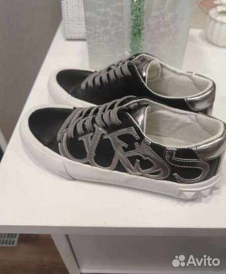 Слипоны для девочки guess