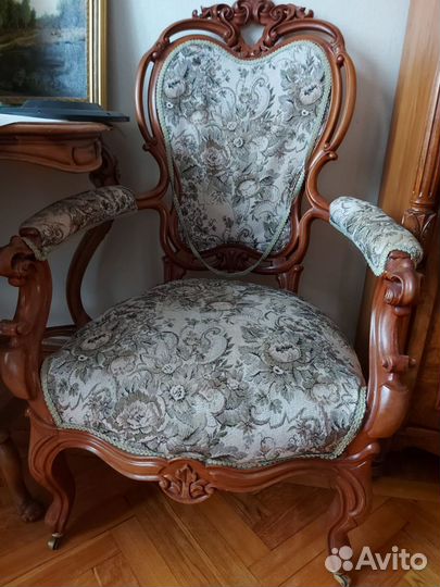 Антикварная мебель
