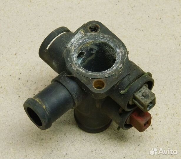 Фланец охлаждения Audi 80 B3