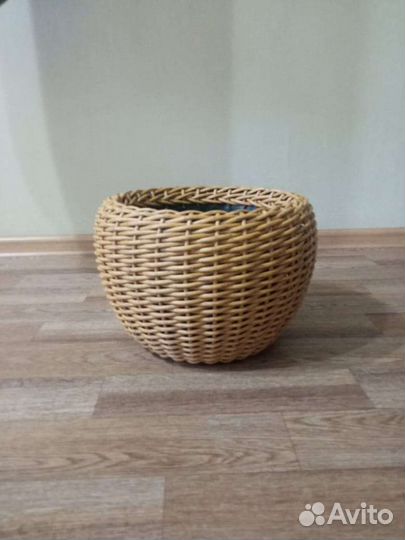 Кашпо из искусственного ротанга