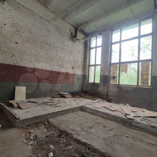 Здания общей площадью 4971.7 м² на участке 2,7 Га