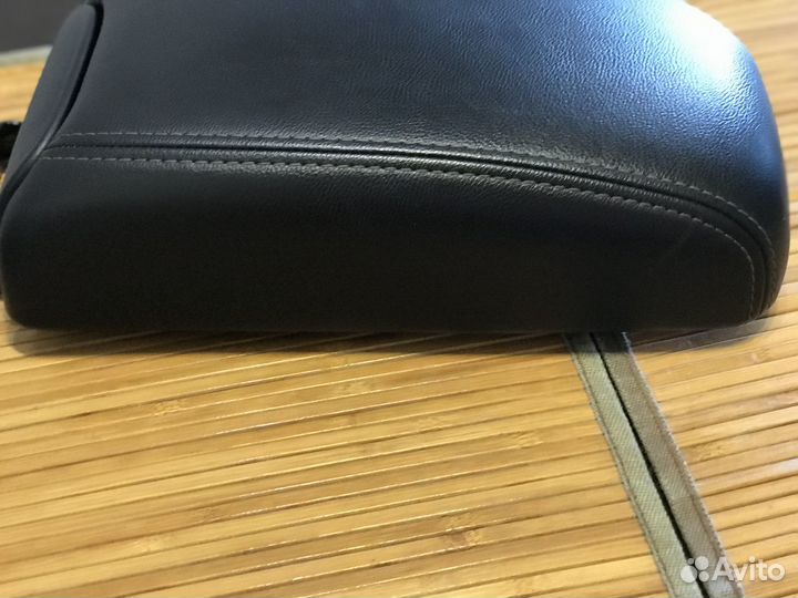 Подлокотник центральный