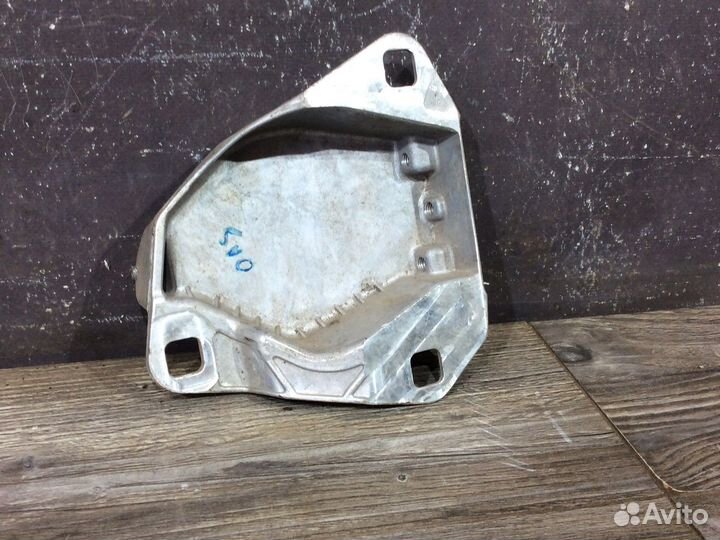 Кронштейн крепления торпедо Audi A8 D3 Левый