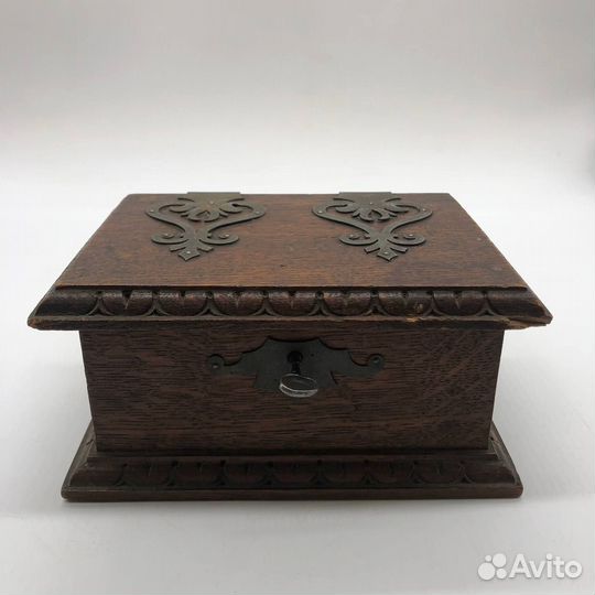 Старинная дубовая шкатулка