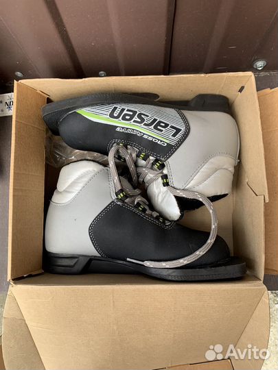 Лыжные ботинки детский р. 32, 35