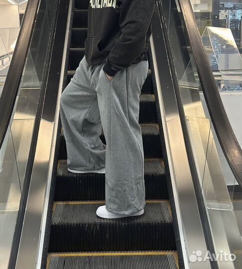 Спортивные широкие штаны