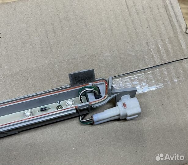 Задний стоп сигнал Toyota Land Cruiser Prado 120