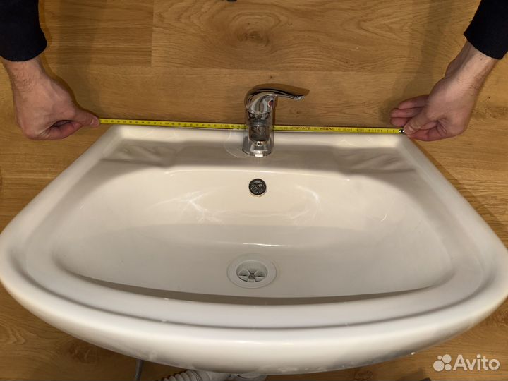 Раковина со смесителем для ванны