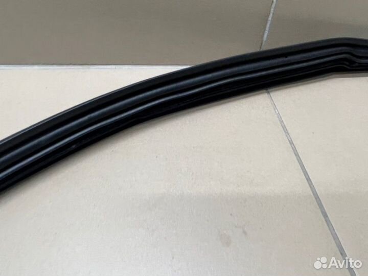 Уплотнитель двери задний левый Renault Sandero