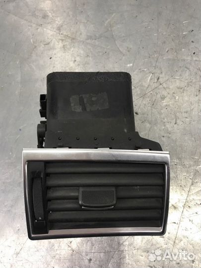 Дефлектор воздушный правый Audi A8 4E8 BFM