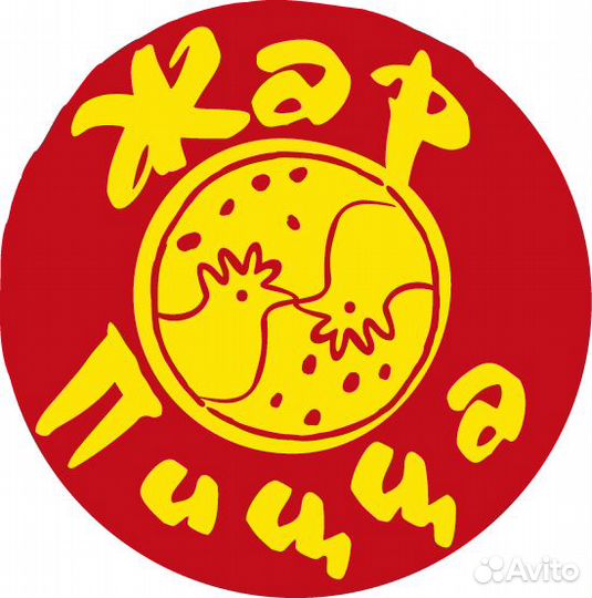 Работник зала в кафе 