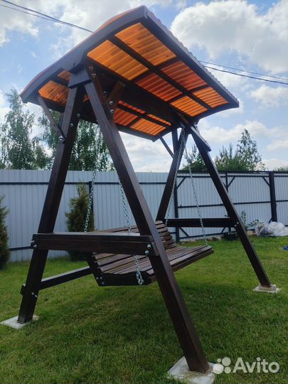 Садовые качели из дерева